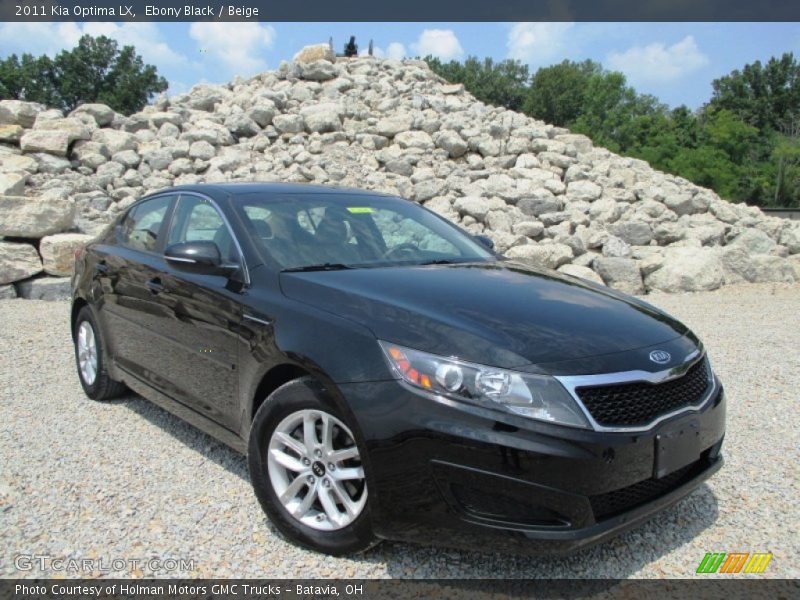 Front 3/4 View of 2011 Optima LX