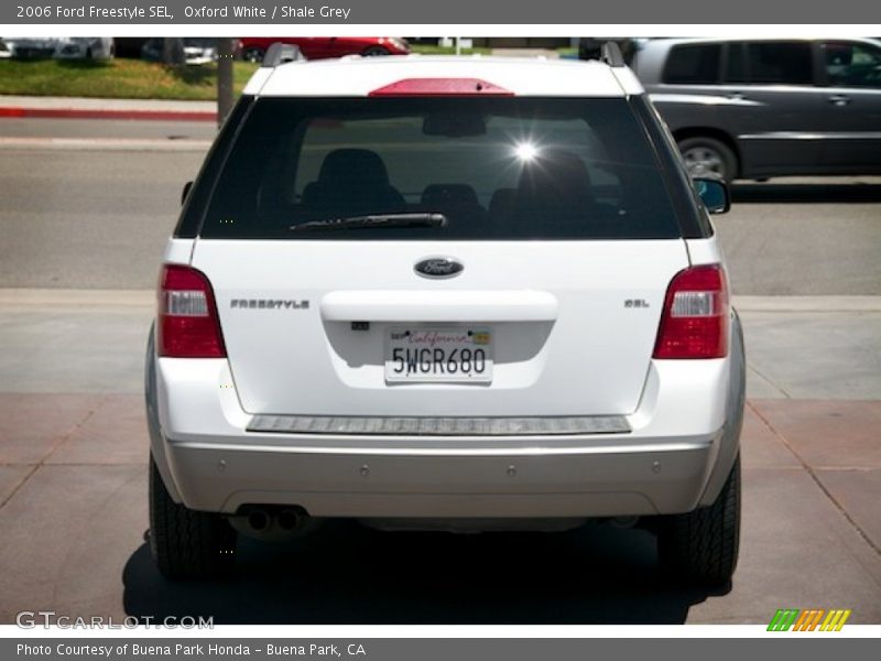 Oxford White / Shale Grey 2006 Ford Freestyle SEL