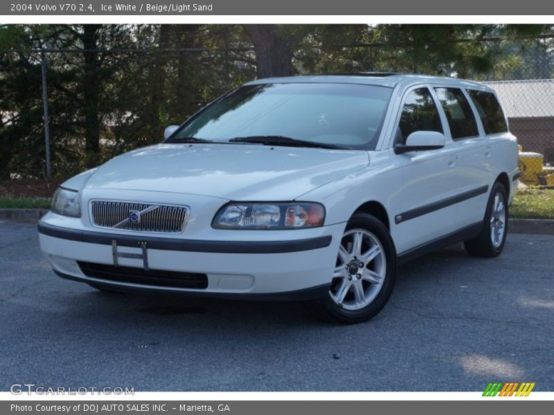 Ice White / Beige/Light Sand 2004 Volvo V70 2.4
