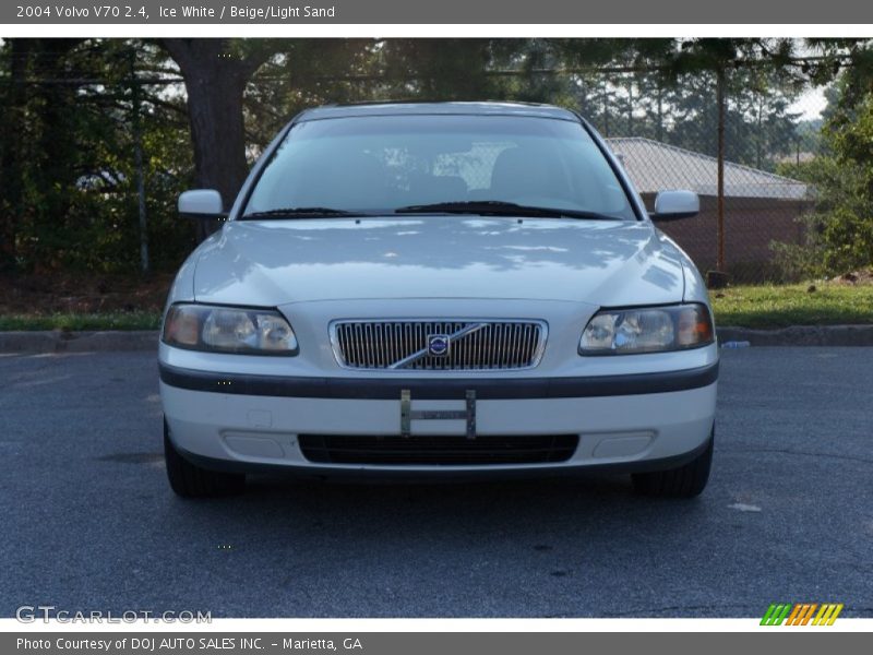 Ice White / Beige/Light Sand 2004 Volvo V70 2.4