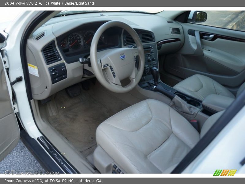Ice White / Beige/Light Sand 2004 Volvo V70 2.4