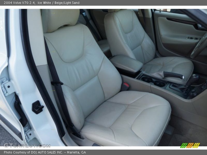 Ice White / Beige/Light Sand 2004 Volvo V70 2.4