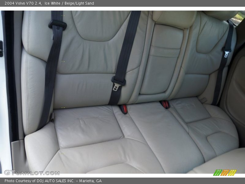 Ice White / Beige/Light Sand 2004 Volvo V70 2.4