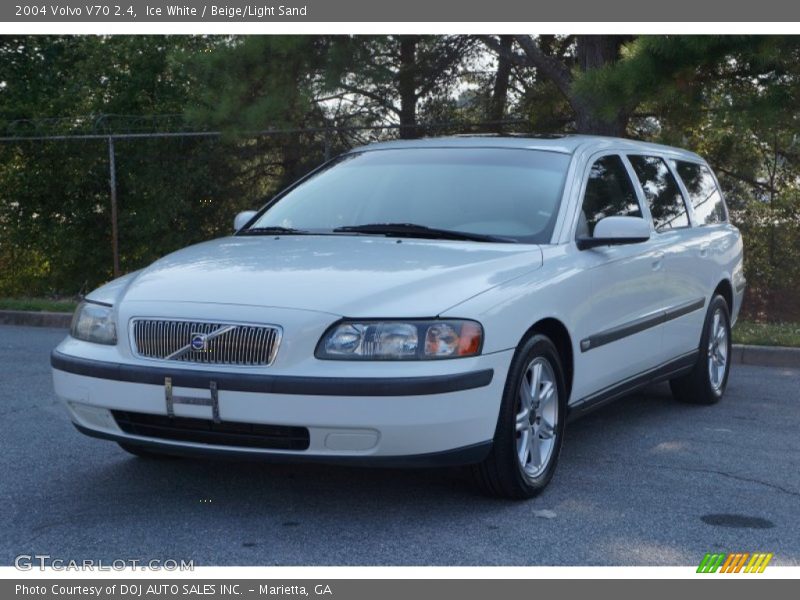 Ice White / Beige/Light Sand 2004 Volvo V70 2.4