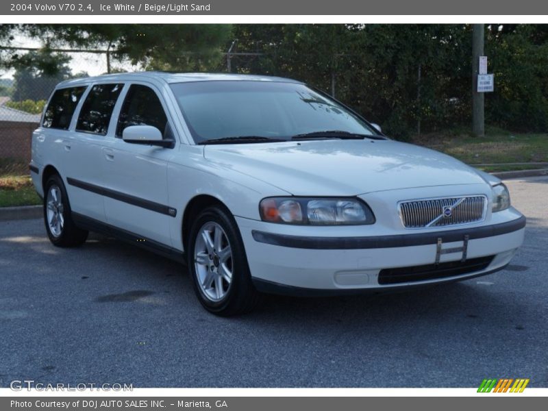 Ice White / Beige/Light Sand 2004 Volvo V70 2.4