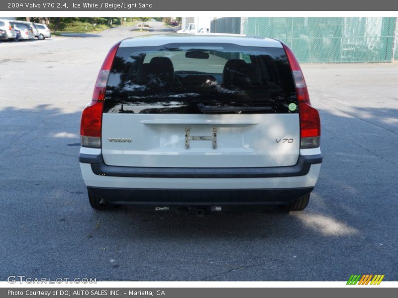Ice White / Beige/Light Sand 2004 Volvo V70 2.4