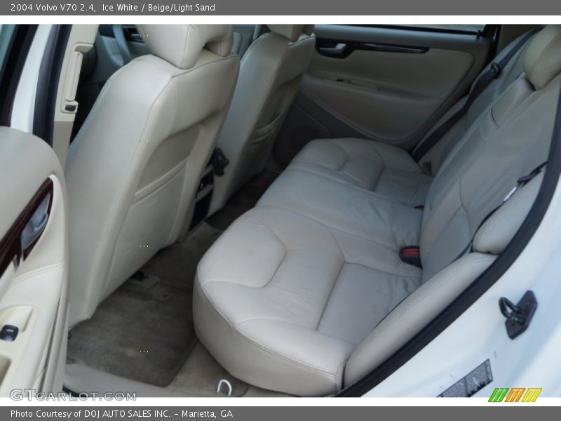 Ice White / Beige/Light Sand 2004 Volvo V70 2.4