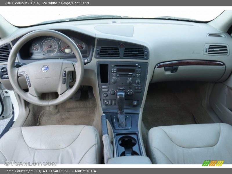 Ice White / Beige/Light Sand 2004 Volvo V70 2.4