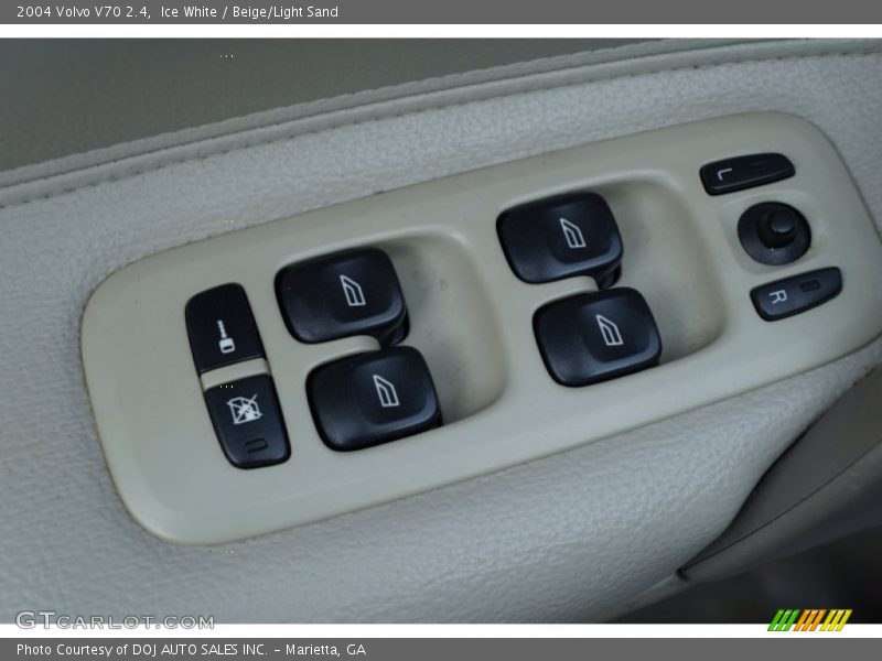 Ice White / Beige/Light Sand 2004 Volvo V70 2.4