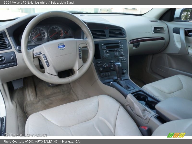 Ice White / Beige/Light Sand 2004 Volvo V70 2.4
