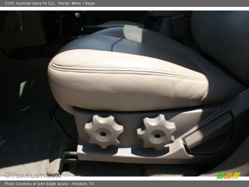 Nordic White / Beige 2005 Hyundai Santa Fe GLS