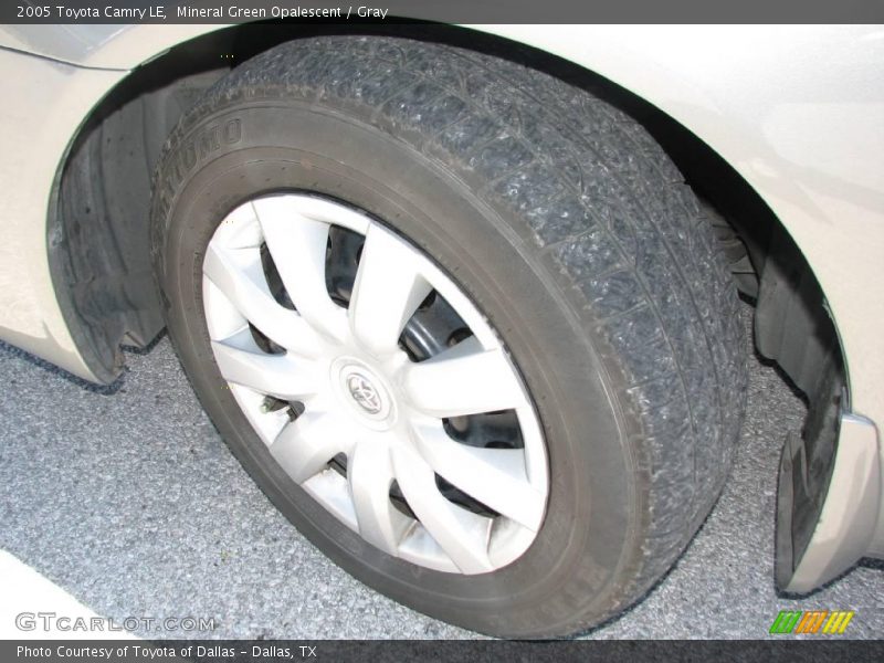 Mineral Green Opalescent / Gray 2005 Toyota Camry LE