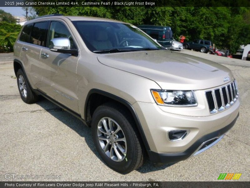 Front 3/4 View of 2015 Grand Cherokee Limited 4x4