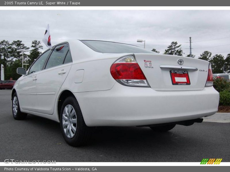 Super White / Taupe 2005 Toyota Camry LE