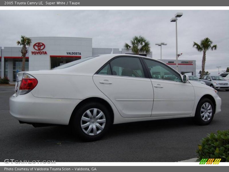 Super White / Taupe 2005 Toyota Camry LE
