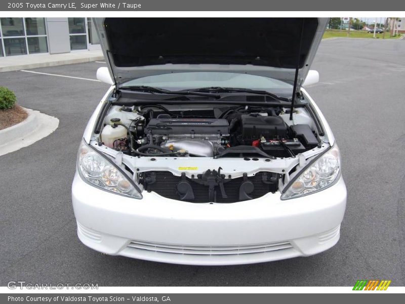 Super White / Taupe 2005 Toyota Camry LE