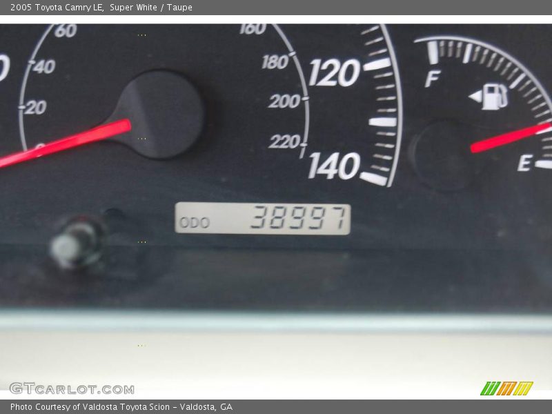 Super White / Taupe 2005 Toyota Camry LE