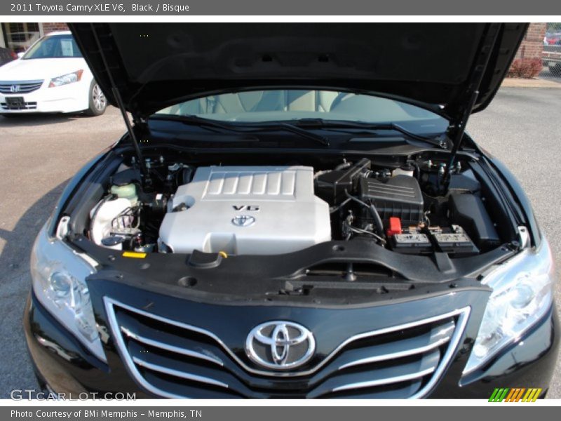 Black / Bisque 2011 Toyota Camry XLE V6