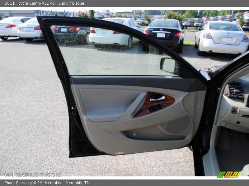 Black / Bisque 2011 Toyota Camry XLE V6
