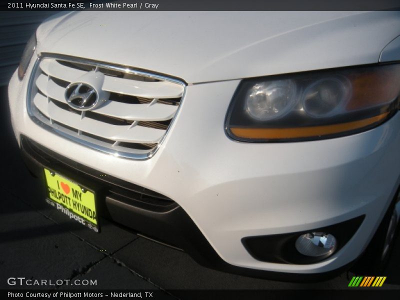 Frost White Pearl / Gray 2011 Hyundai Santa Fe SE