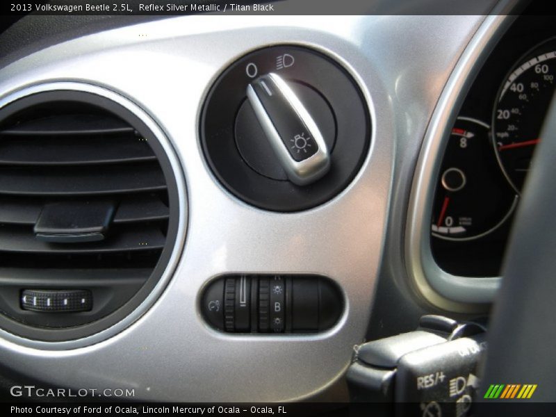 Reflex Silver Metallic / Titan Black 2013 Volkswagen Beetle 2.5L