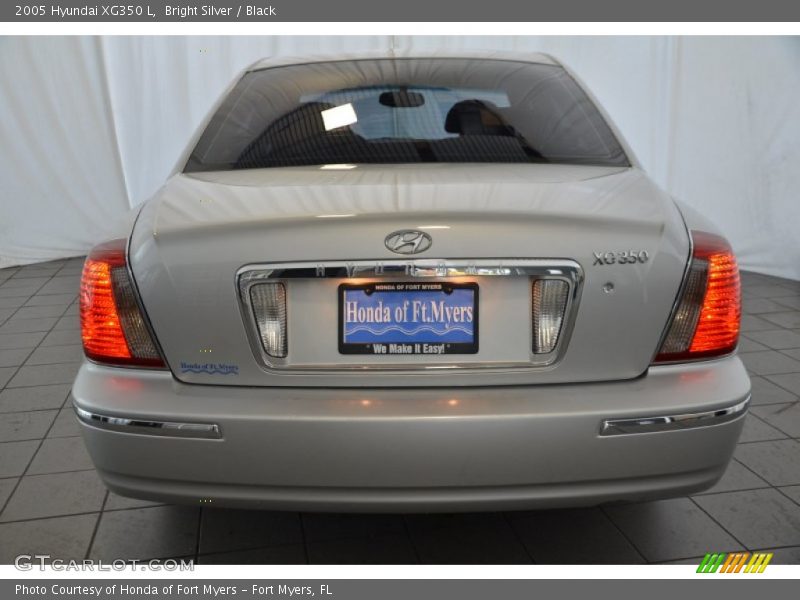 Bright Silver / Black 2005 Hyundai XG350 L