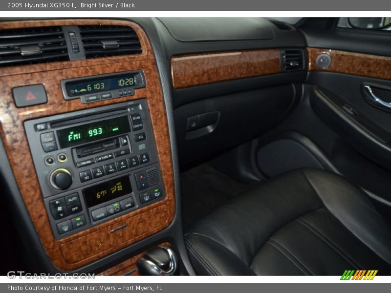 Bright Silver / Black 2005 Hyundai XG350 L