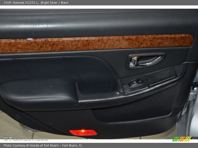 Bright Silver / Black 2005 Hyundai XG350 L