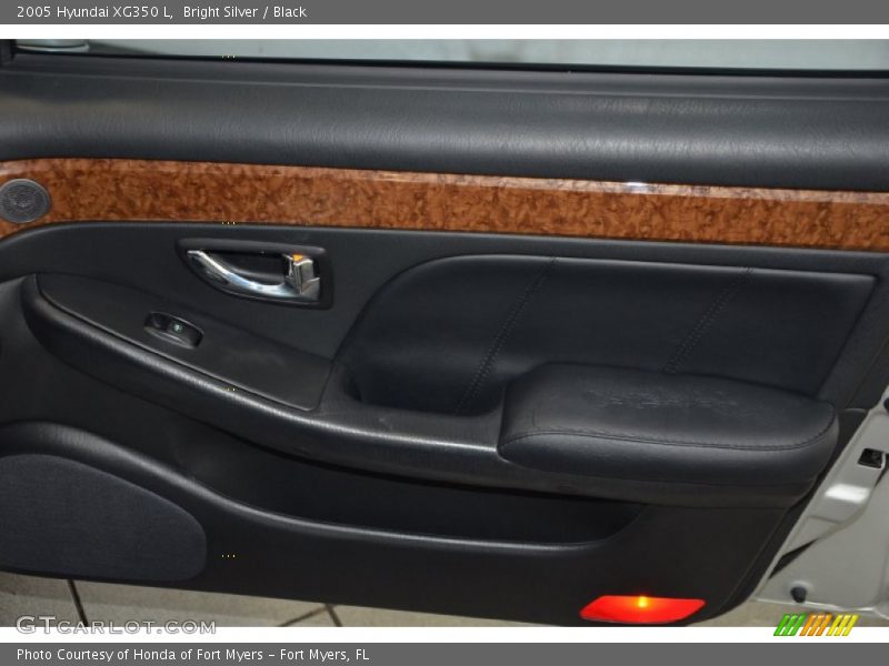 Bright Silver / Black 2005 Hyundai XG350 L