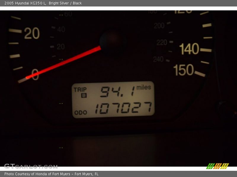 Bright Silver / Black 2005 Hyundai XG350 L