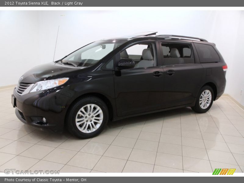 Front 3/4 View of 2012 Sienna XLE