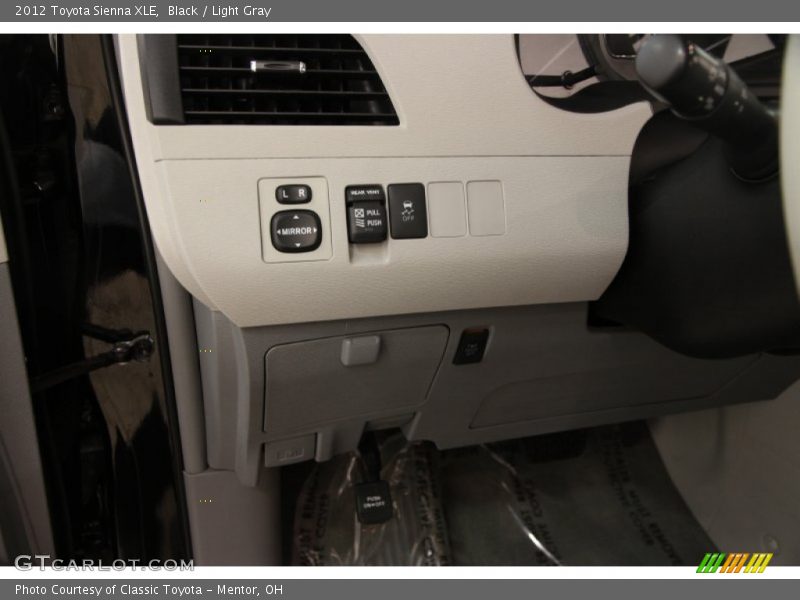 Black / Light Gray 2012 Toyota Sienna XLE