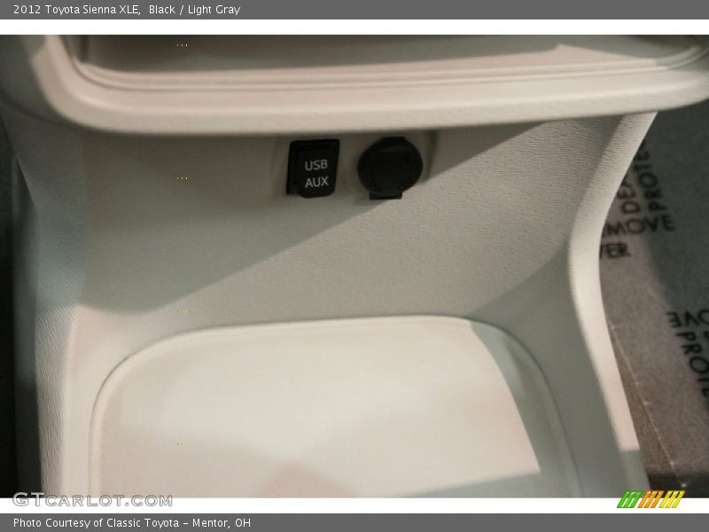 Black / Light Gray 2012 Toyota Sienna XLE