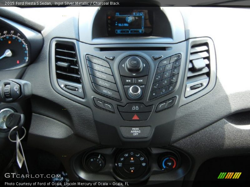 Ingot Silver Metallic / Charcoal Black 2015 Ford Fiesta S Sedan