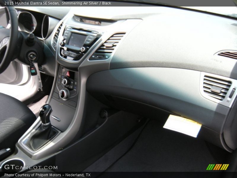 Shimmering Air Silver / Black 2015 Hyundai Elantra SE Sedan