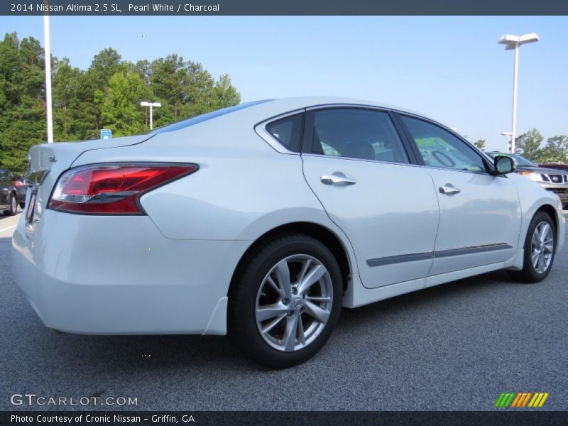 Pearl White / Charcoal 2014 Nissan Altima 2.5 SL