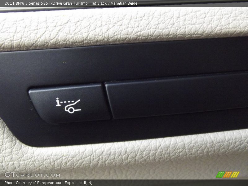 Jet Black / Venetian Beige 2011 BMW 5 Series 535i xDrive Gran Turismo