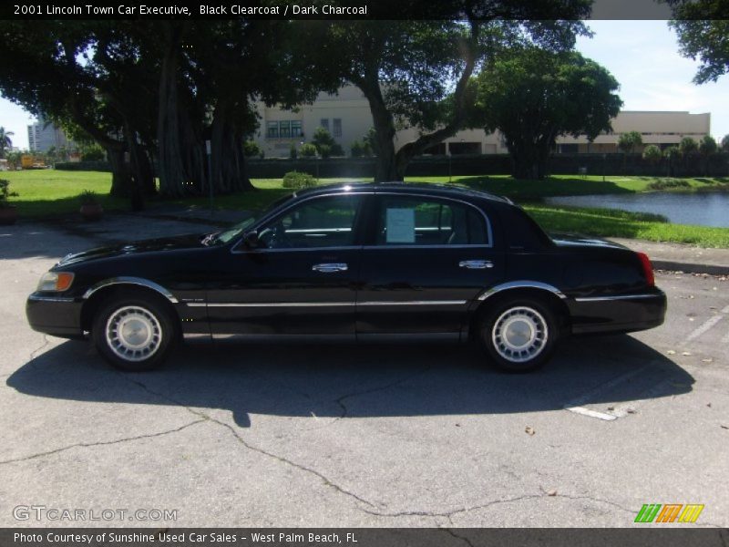 Black Clearcoat / Dark Charcoal 2001 Lincoln Town Car Executive