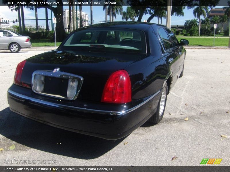 Black Clearcoat / Dark Charcoal 2001 Lincoln Town Car Executive