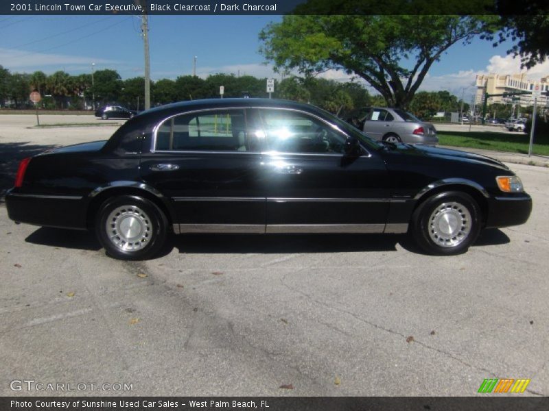 Black Clearcoat / Dark Charcoal 2001 Lincoln Town Car Executive