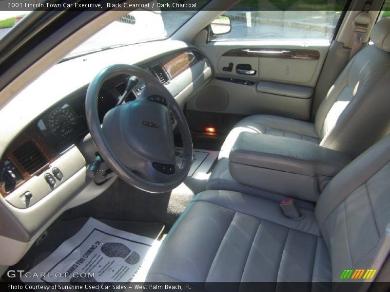 Black Clearcoat / Dark Charcoal 2001 Lincoln Town Car Executive