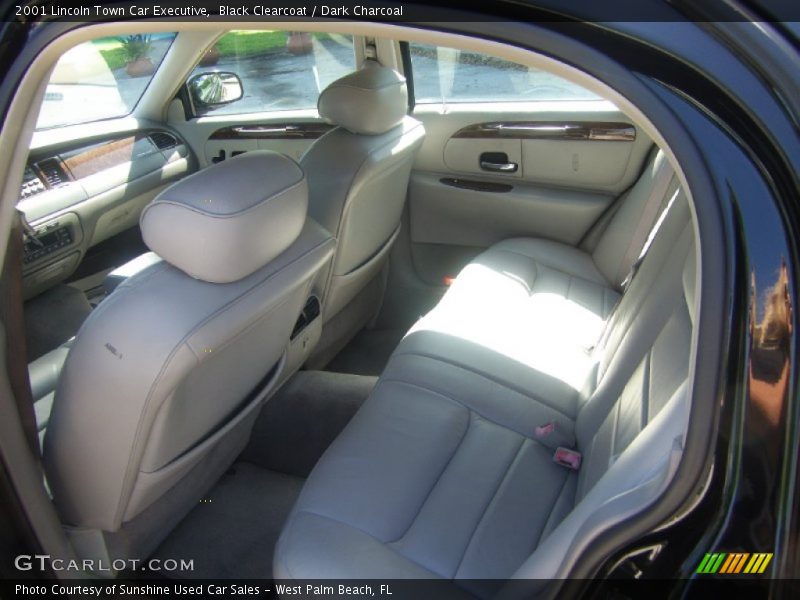 Black Clearcoat / Dark Charcoal 2001 Lincoln Town Car Executive
