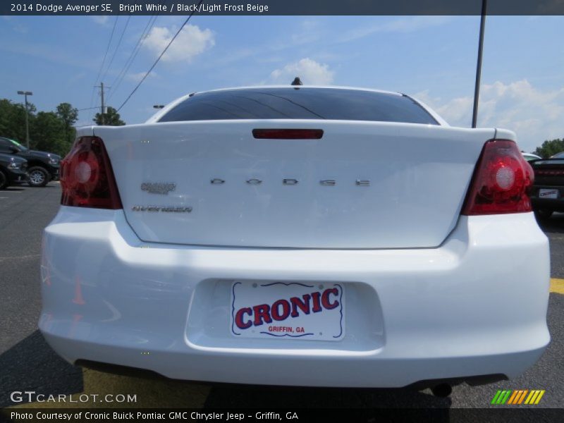 Bright White / Black/Light Frost Beige 2014 Dodge Avenger SE