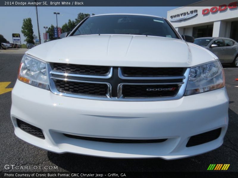 Bright White / Black 2014 Dodge Avenger SE