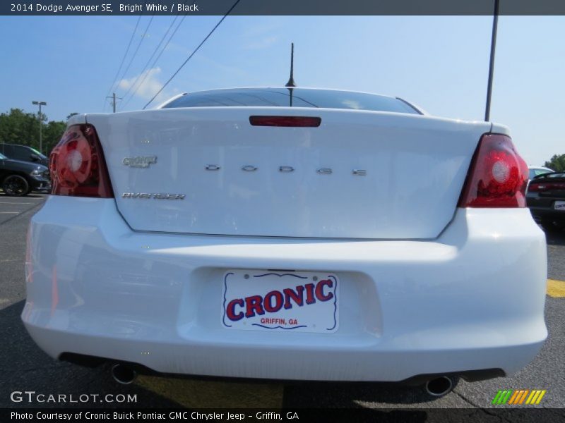 Bright White / Black 2014 Dodge Avenger SE