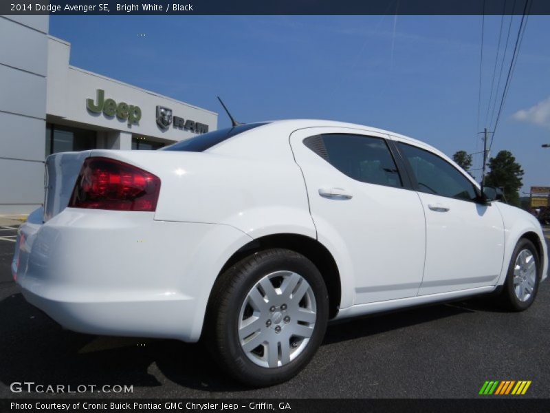 Bright White / Black 2014 Dodge Avenger SE