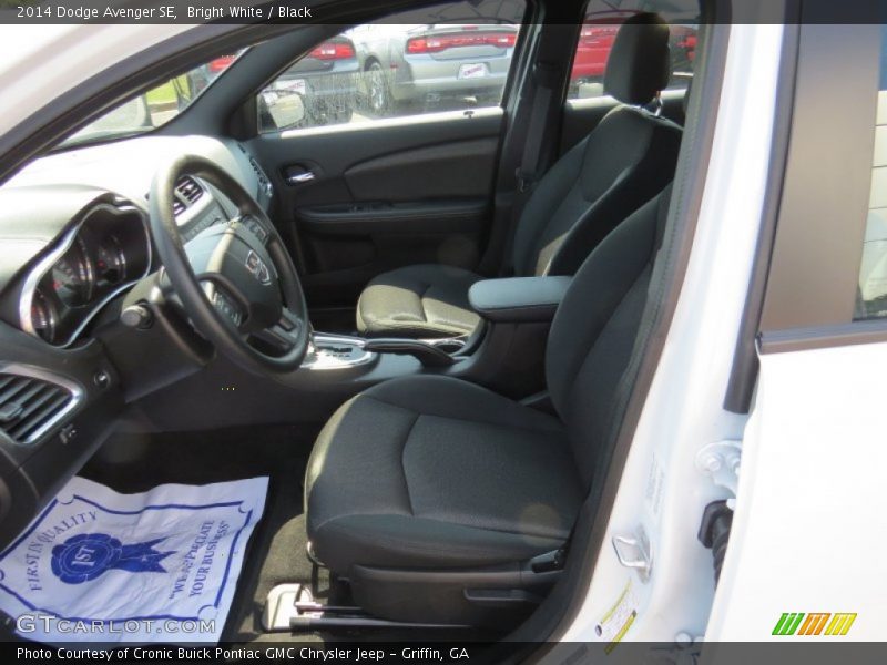 Bright White / Black 2014 Dodge Avenger SE