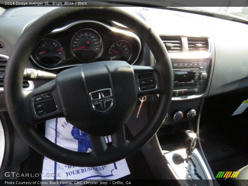 Bright White / Black 2014 Dodge Avenger SE