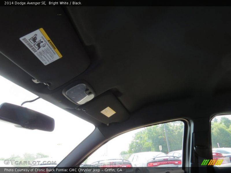 Bright White / Black 2014 Dodge Avenger SE