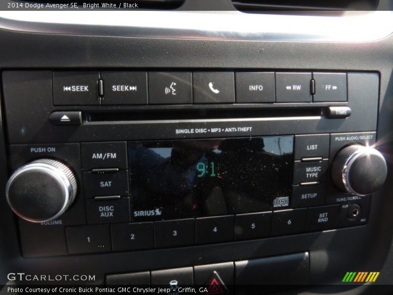 Bright White / Black 2014 Dodge Avenger SE